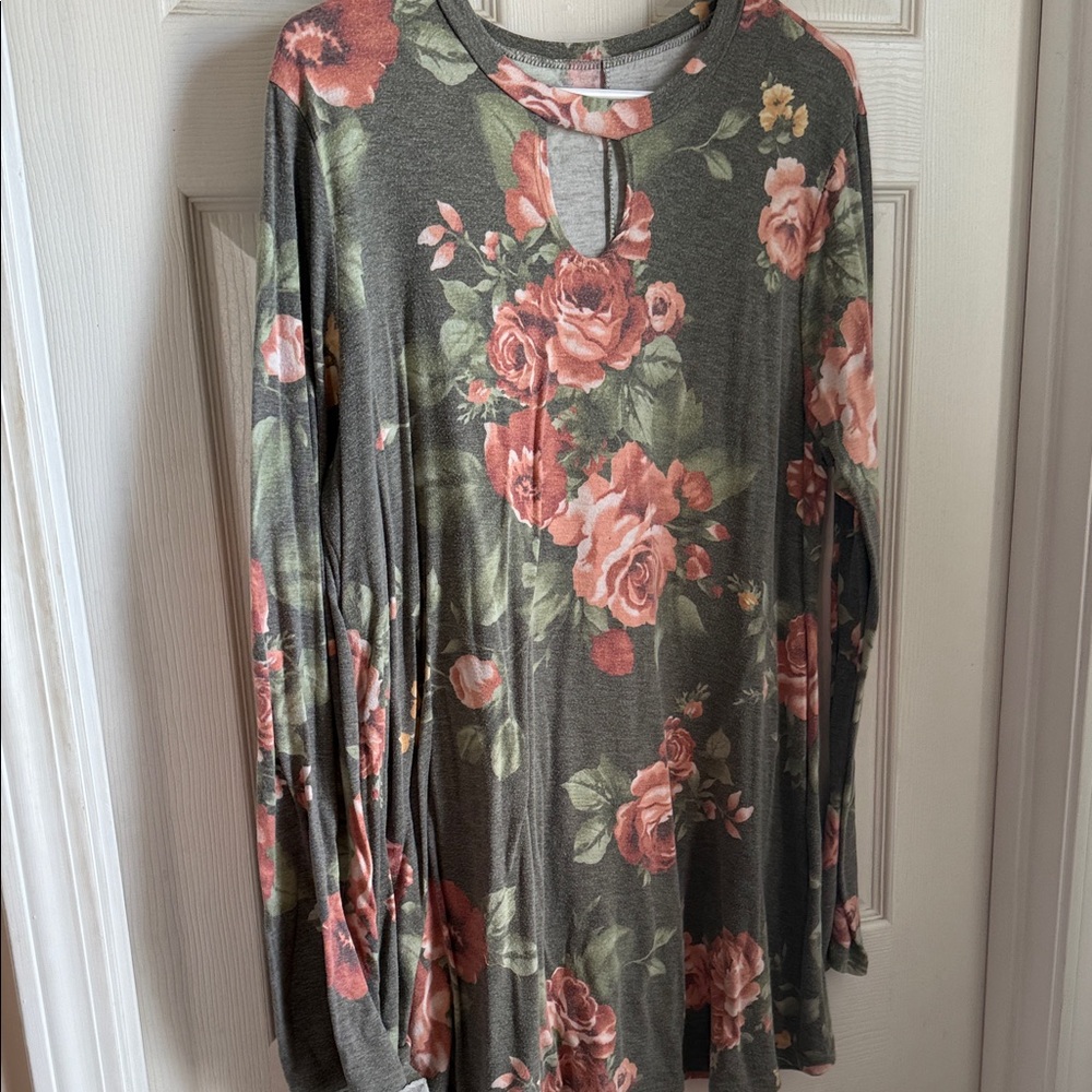 PLUS SIZE Floral Keyhole Long Sleeve Top - Gray with Pink Roses